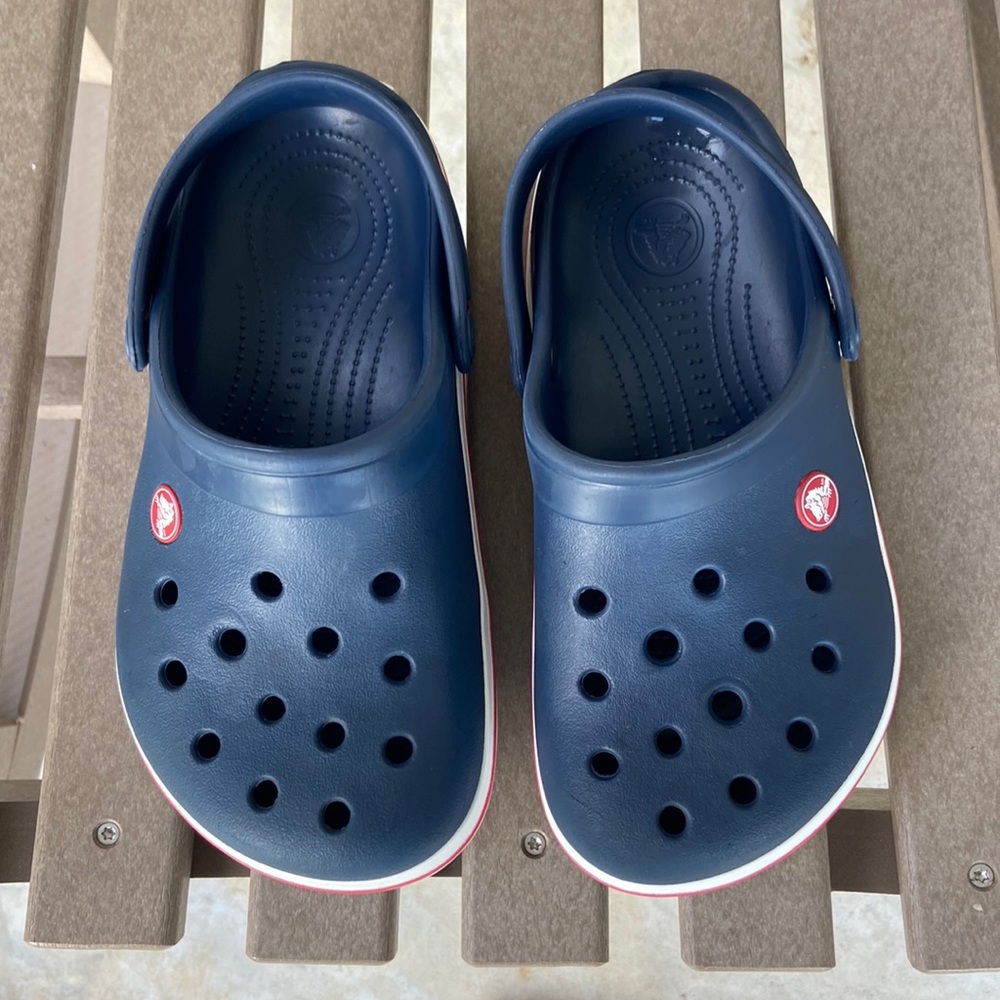 Crocs Crocbrand Clog Navy Blue/White soles with Red pinstripe Size J 3 EUC